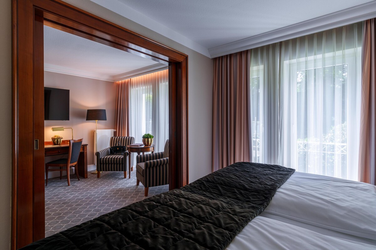 Superior Room, 1 Double Bed (Converts to 2 Twin Beds;Shower Only) | Hypo-allergenic bedding, minibar, in-room safe, desk