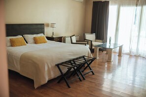 Premium bedding, minibar, in-room safe, laptop workspace - Casa Entonada (Chacras de Coria)