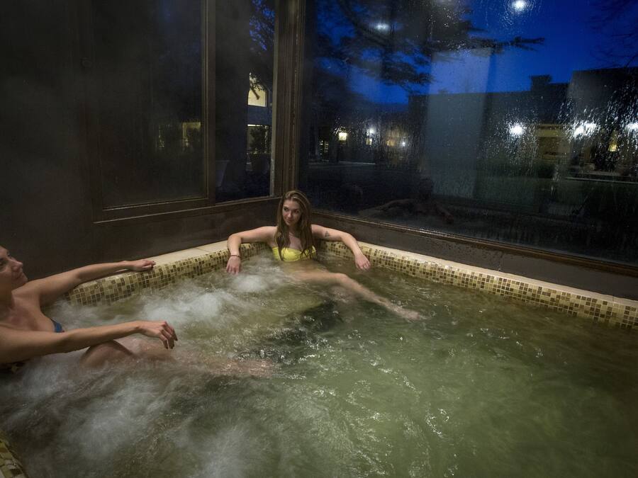 Indoor spa tub