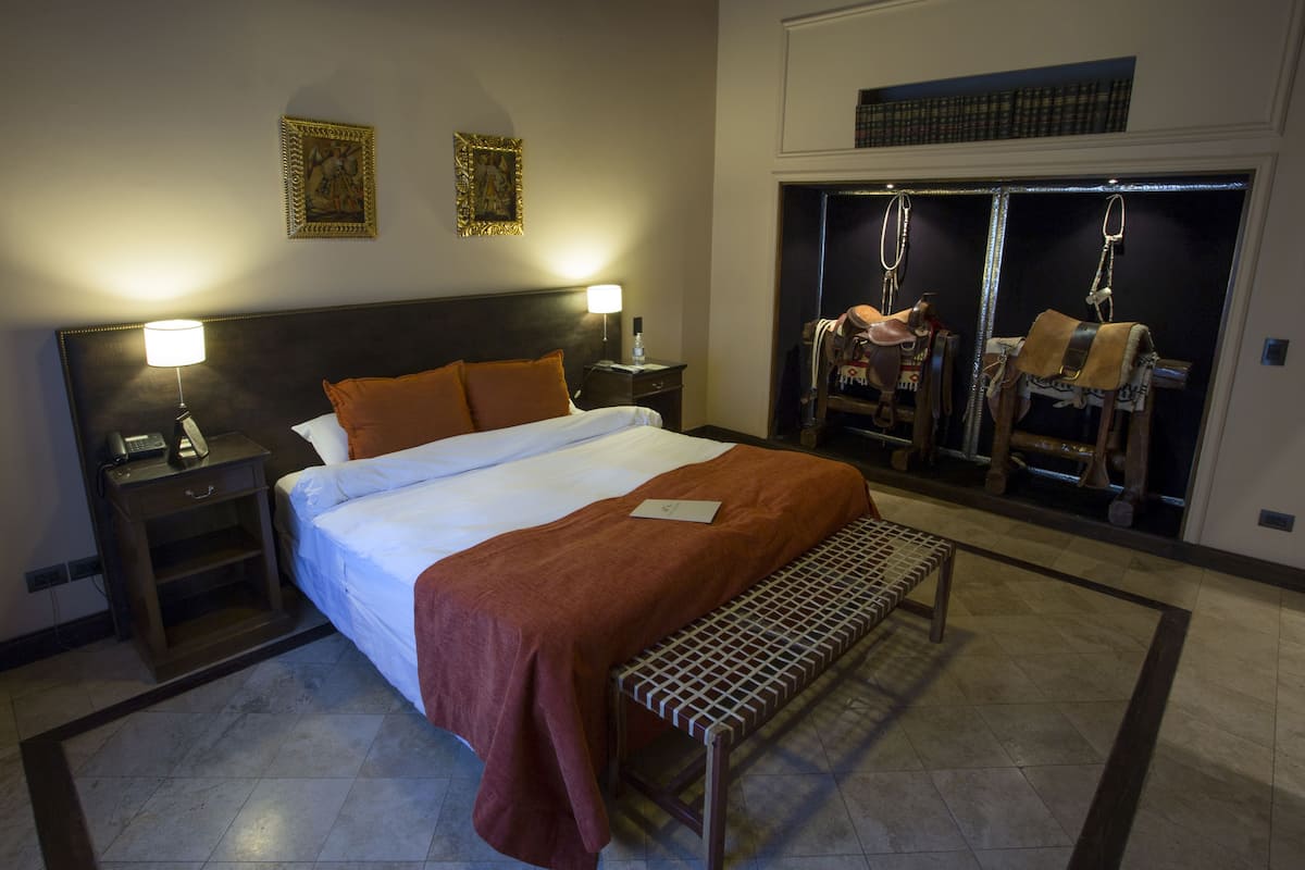Habitación Premium | Ropa de cama de alta calidad, minibar, caja fuerte