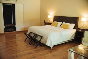 Deluxe Studio Suite | Premium bedding, minibar, in-room safe, laptop workspace - Casa La Galeana (Chacras de Coria)