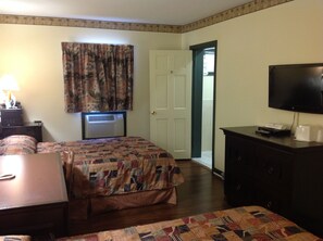 Iron/ironing board, free WiFi - Budget Inn (Salisbury)