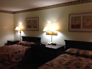Iron/ironing board, free WiFi - Budget Inn (Salisbury)