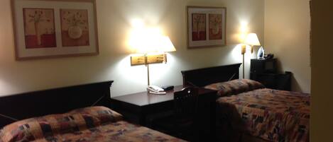 Habitación, 2 camas matrimoniales, para no fumadores | Tabla de planchar con plancha y wifi gratis