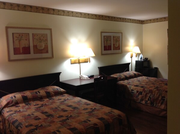 Habitación, 2 camas matrimoniales, para no fumadores | Tabla de planchar con plancha y wifi gratis