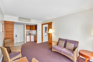 Luxury Apartment  | Minibar, desk, laptop workspace, soundproofing