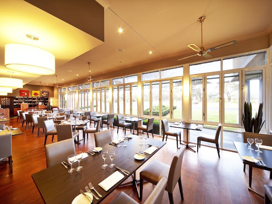 Se sirven desayunos y cenas, cocina local