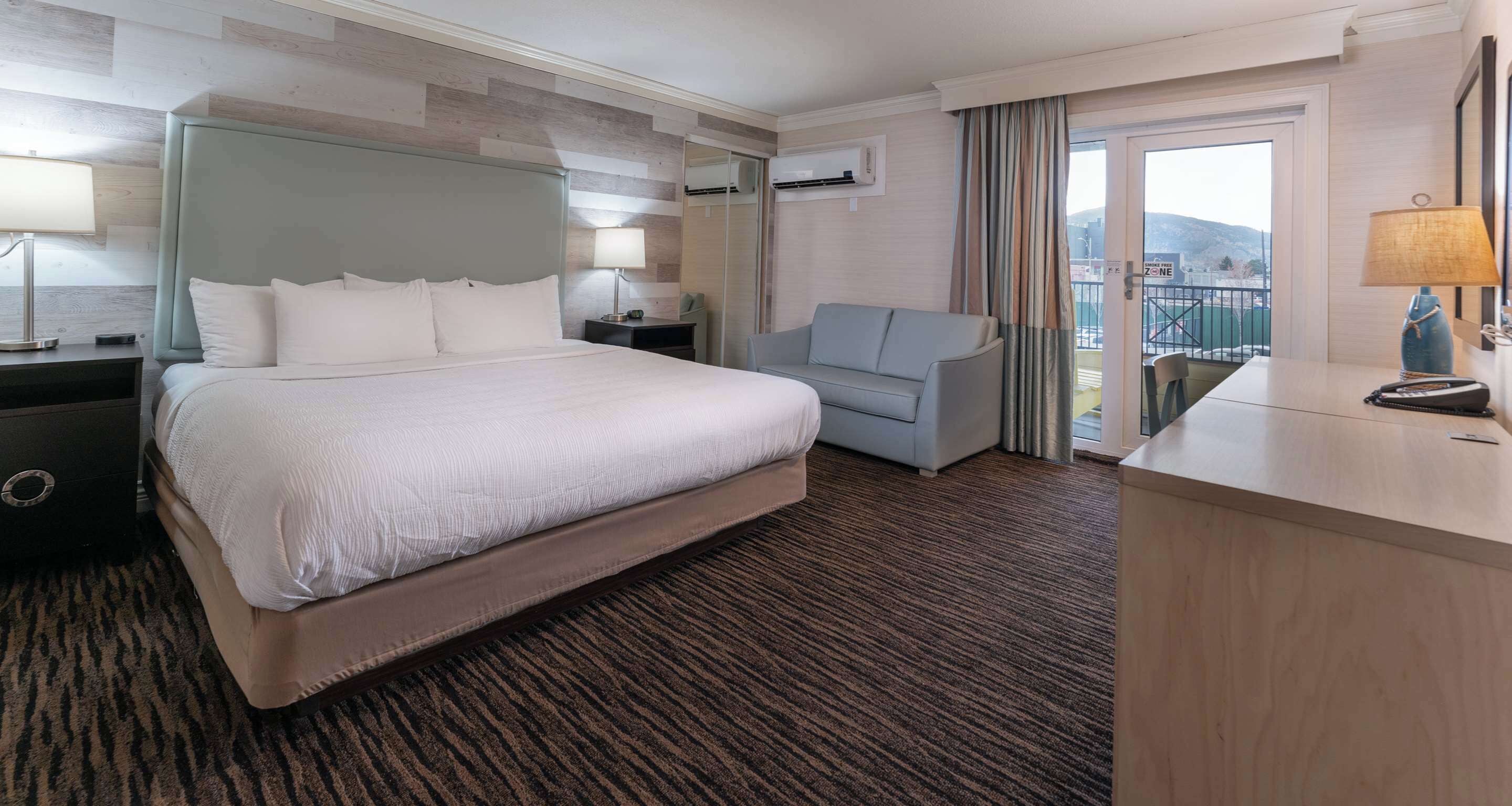 Standard Room, 1 King Bed, Non Smoking, Balcony
