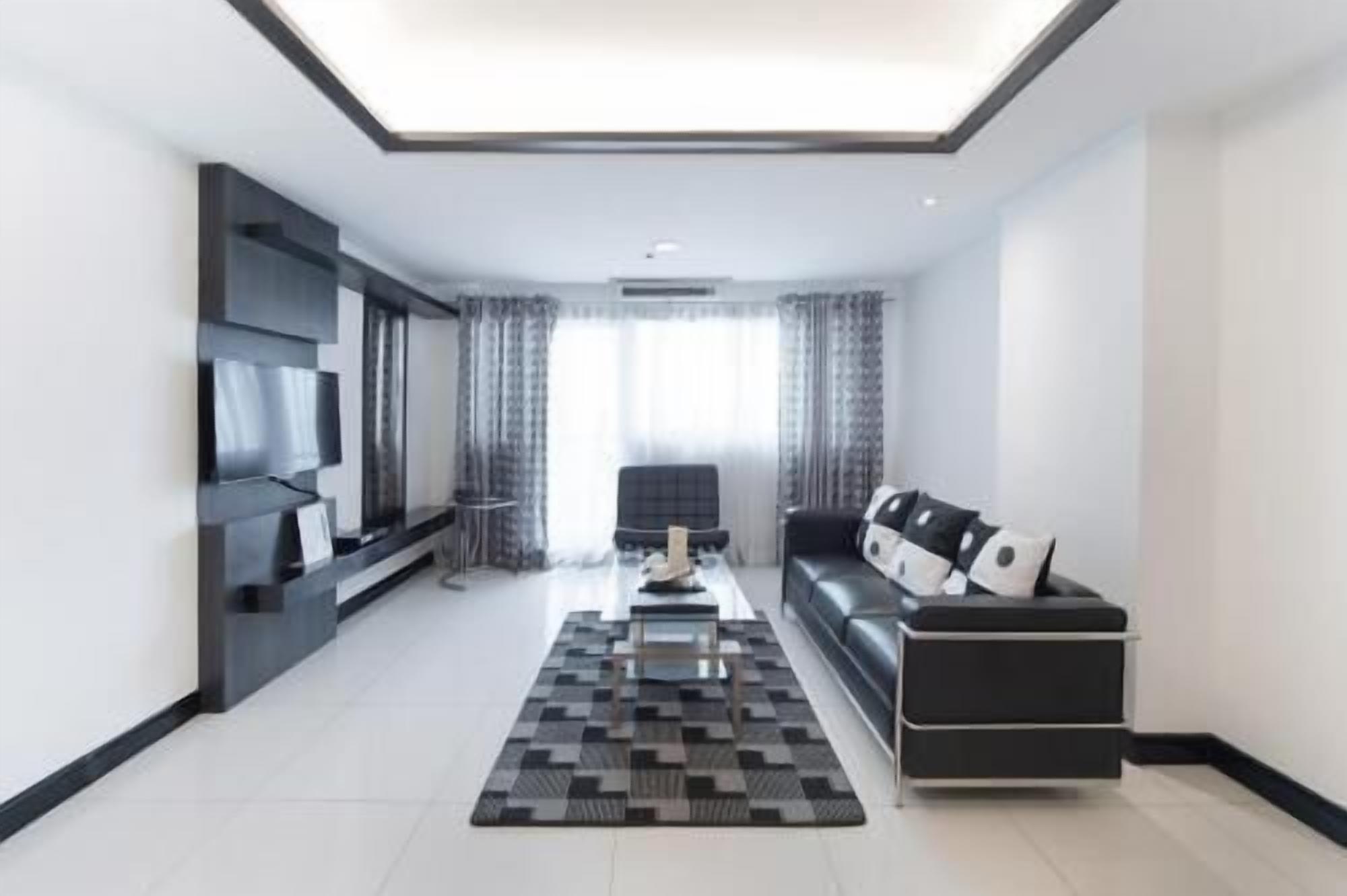 Living area | 42-inch LED TV with satellite channels, TV