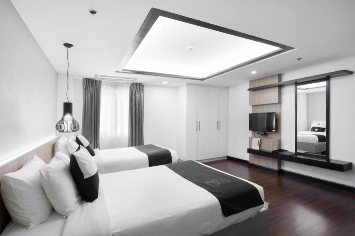 Minibar, Zimmersafe, individuell dekoriert, Verdunkelungsvorhänge