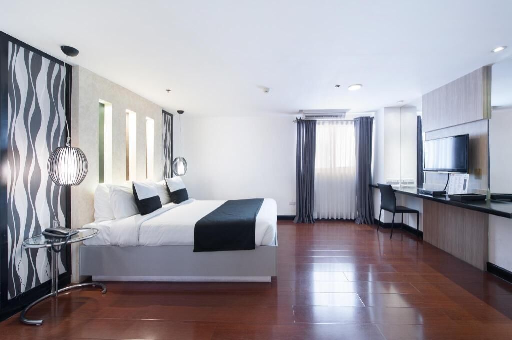 Minibar, Zimmersafe, individuell dekoriert, Verdunkelungsvorhänge