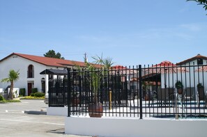 Outdoor pool - Travelodge by Wyndham Vallejo (Vallejo)
