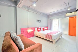 In-room safe, desk, free WiFi - Madam Inn Patong (Patong)