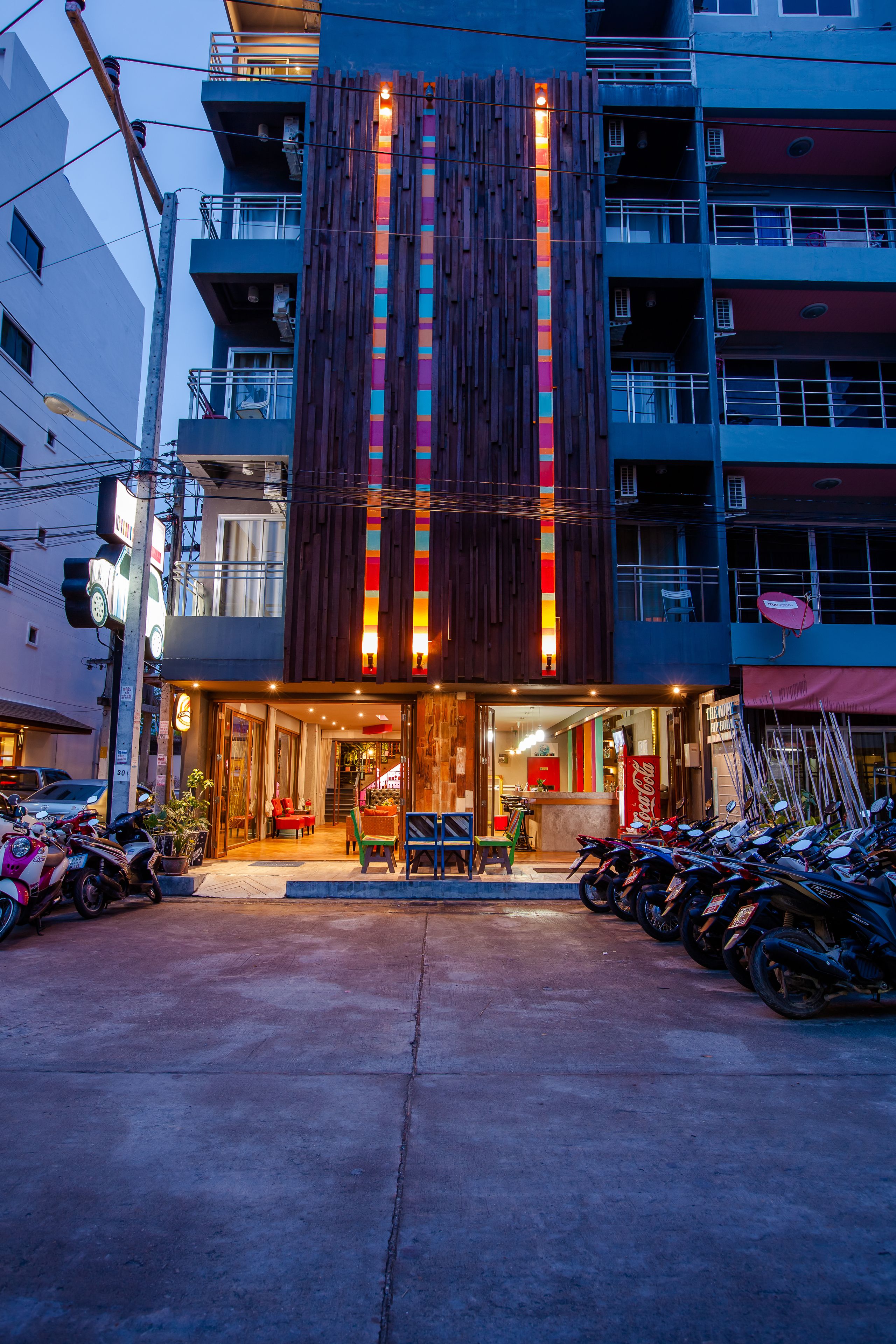 Photo - OYO 292 The Oddy Hip Hotel