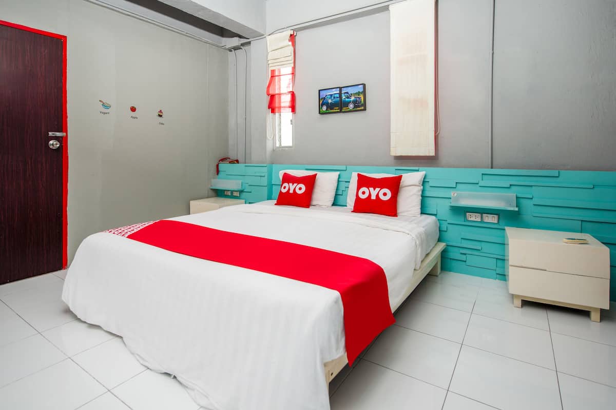 Standard Double Room | In-room safe, desk, free WiFi
