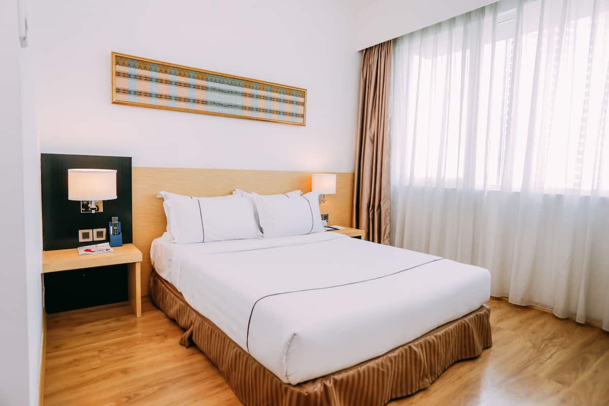 Deluxe Queen Room