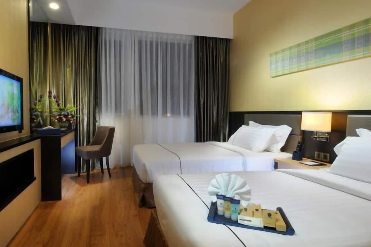 In-room safe, desk, iron/ironing board, free WiFi