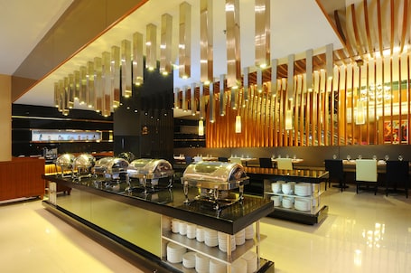 Daily buffet breakfast (MYR 48 per person)
