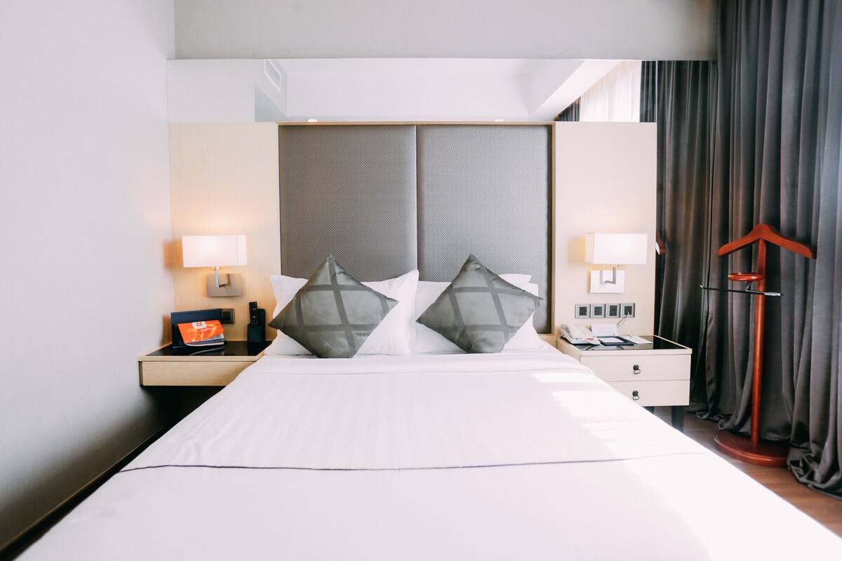 In-room safe, desk, iron/ironing board (on request), WiFi (free)