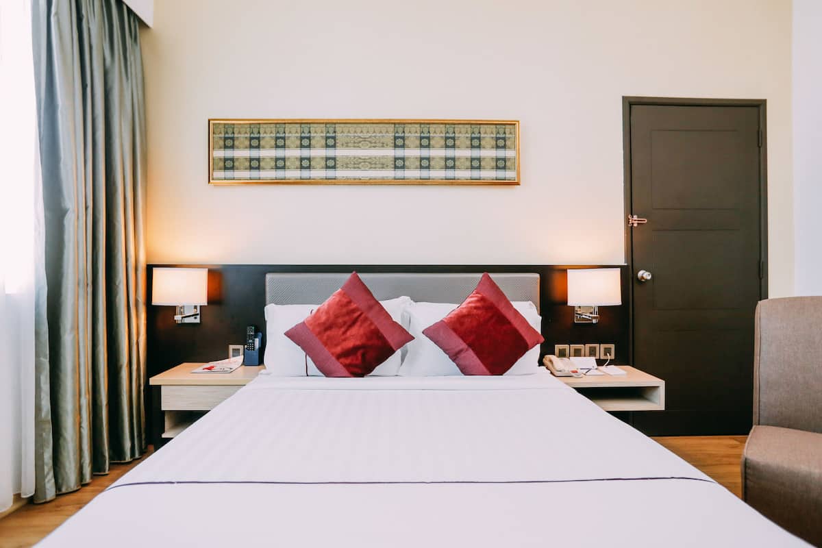 In-room safe, desk, iron/ironing board (on request), WiFi (free)