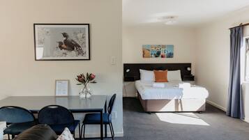 2 Bedroom Cottage | Living area | 32-inch flat-screen TV with cable channels, TV, DVD player