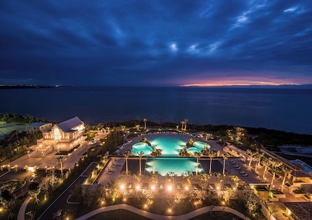 Exterior. Hotel Monterey Okinawa Spa & Resort