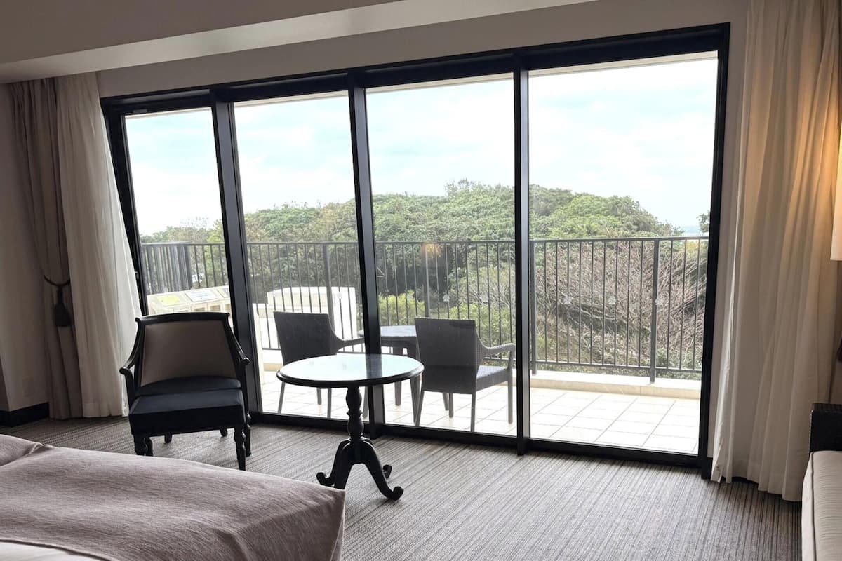 Habitación Deluxe, para no fumadores, vista al jardín (3F-4F) | Ropa de cama de alta calidad y caja de seguridad en la habitación