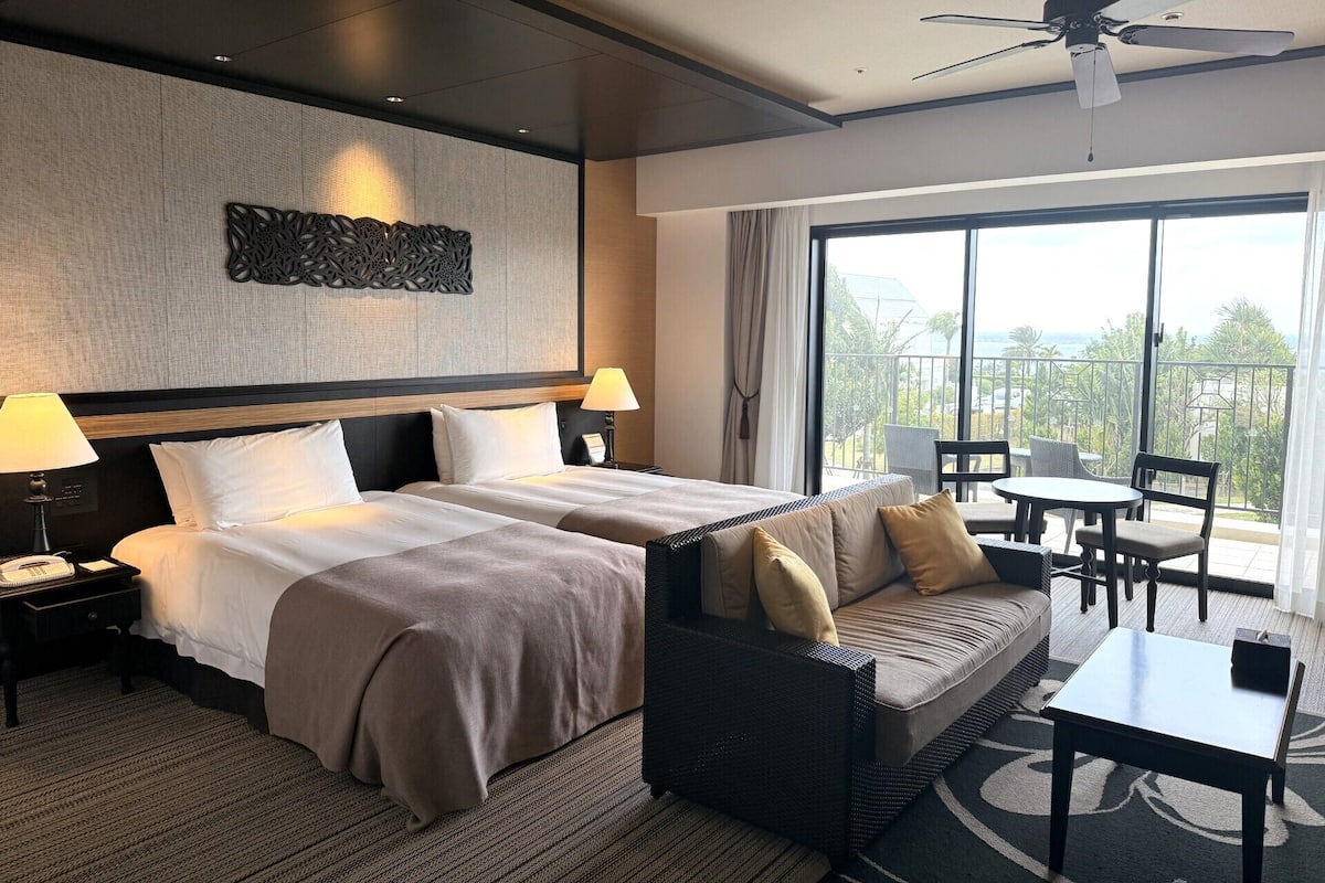 Partial Ocean View Corner (3F-4F), Non Smoking