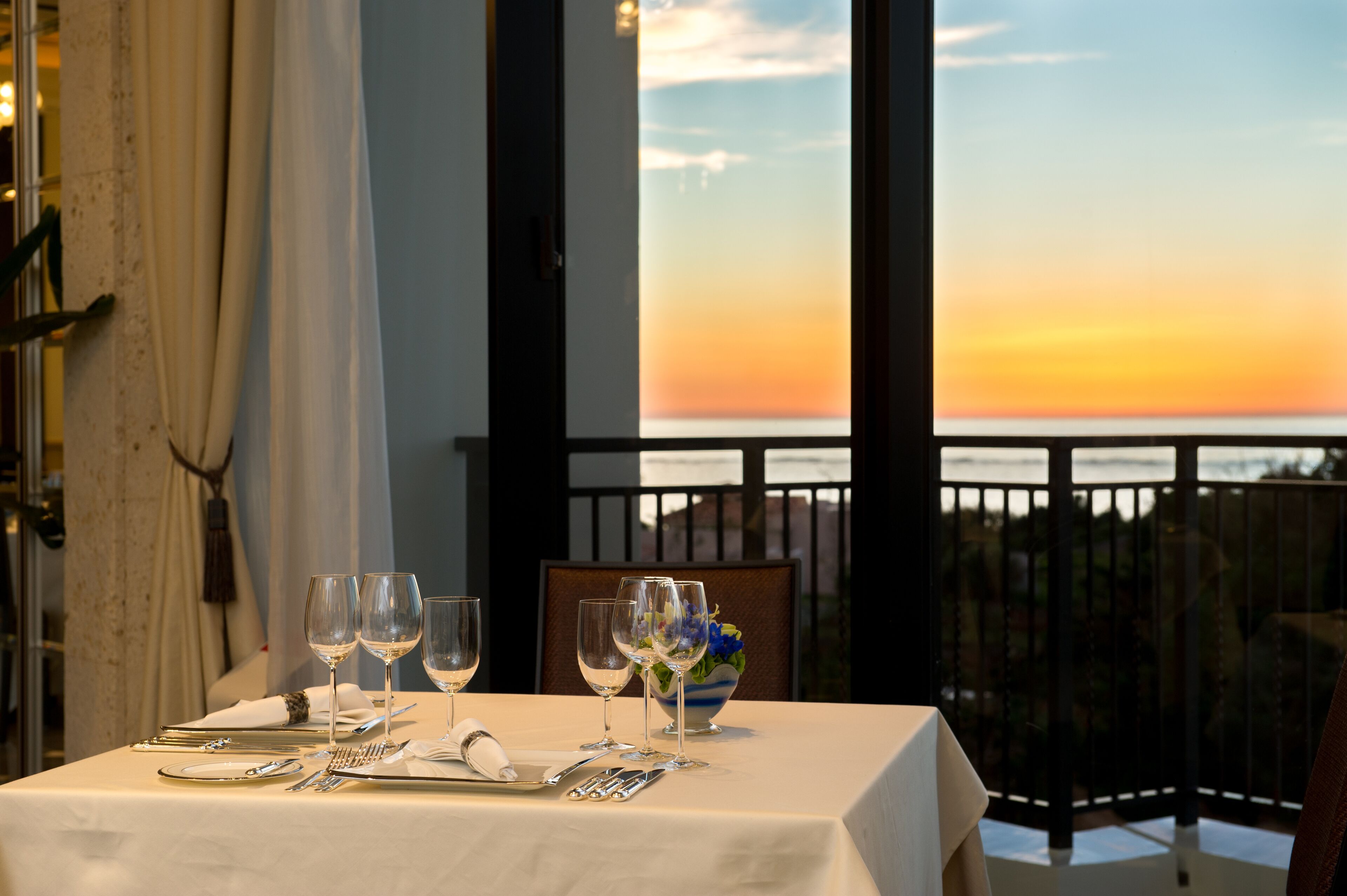 4 restaurants, breakfast, lunch, dinner served; international cuisine