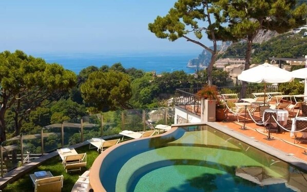 2 outdoor pools, pool umbrellas, sun loungers