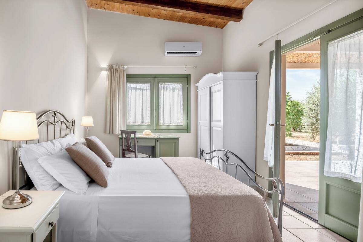 Apartment, 1 Bedroom, Kitchen, Garden View | 1 bedroom, blackout curtains, free WiFi, bed sheets