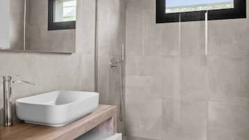 Superior Room, Non Smoking, Garden View | Bathroom | Shower, free toiletries, hair dryer, bidet