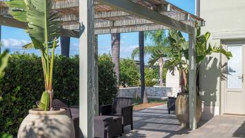 Blackout curtains, free WiFi, bed sheets