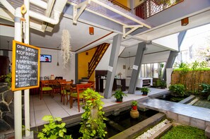 Café - Rumah Asri Bed And Breakfast (Bandung)