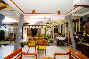 Café - Rumah Asri Bed And Breakfast (Bandung)