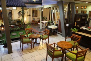 Cafe - Rumah Asri Bed And Breakfast (Bandung)