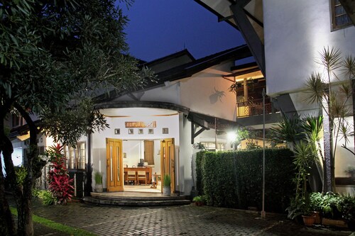 Rumah Asri Bed And Breakfast
