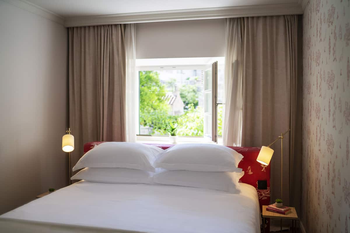 Superior Plus room | Minibar, in-room safe, individually decorated, individually furnished