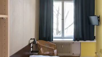 Einzelzimmer, Gemeinschaftsbad | Individuell eingerichtet, Schreibtisch, Verdunkelungsvorhänge