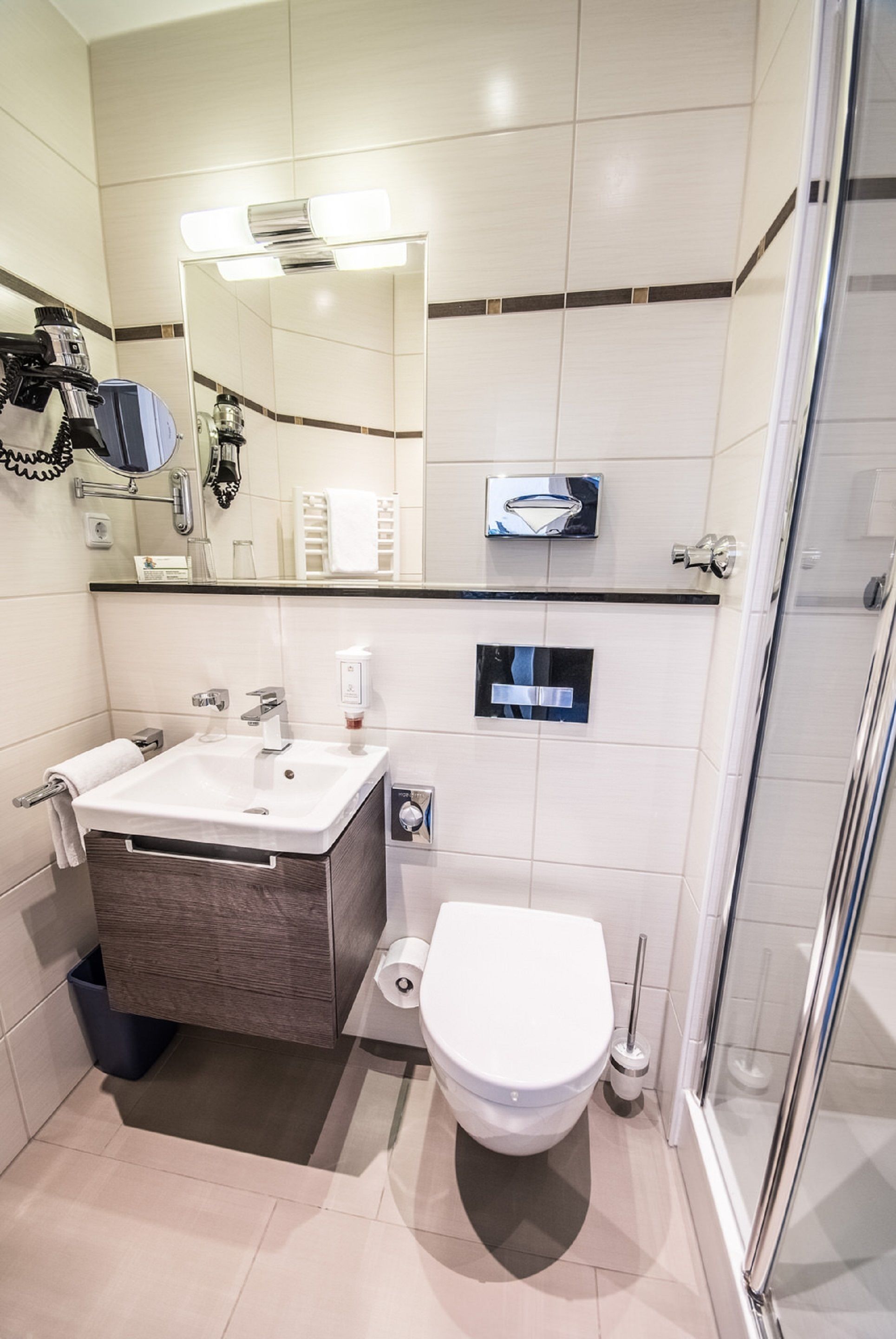 single room | bathroom | towels