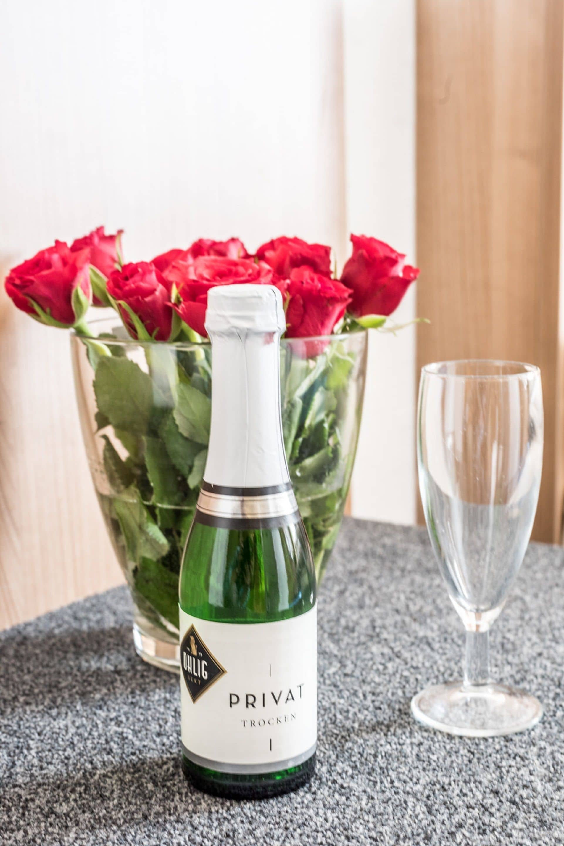 single room | in-room safe, desk, laptop workspace, soundproofing