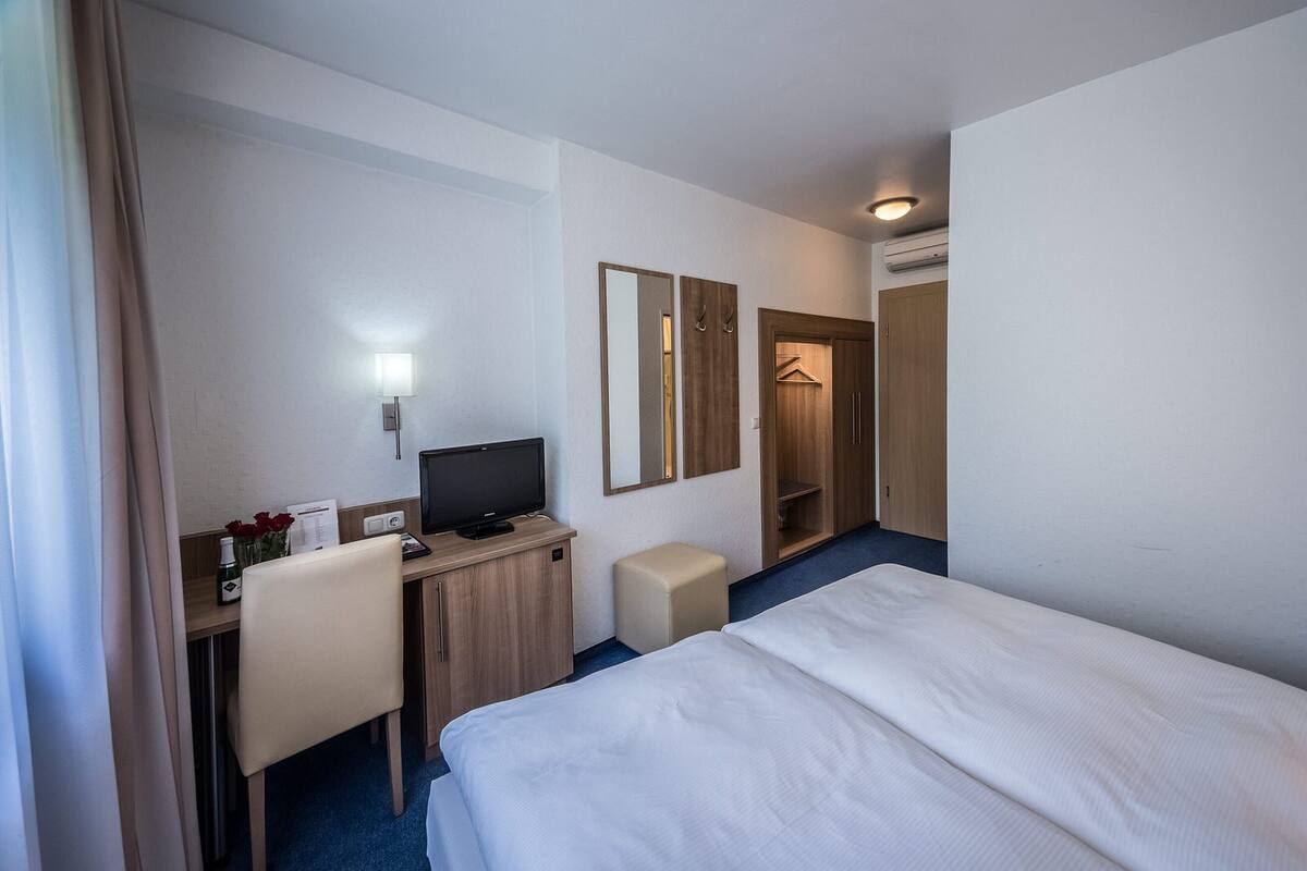 Coffres-forts dans les chambres, bureau