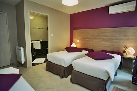 Ropa de cama de alta calidad, escritorio y cortinas blackout