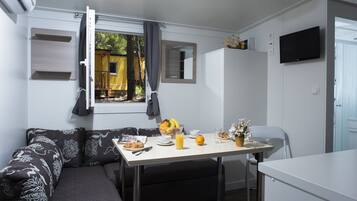 Casa mobile, 2 camere da letto, terrazzo (One bathroom) | Area soggiorno | TV a schermo piatto