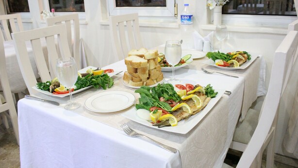 Breakfast and dinner served - Mera Park Hotel (Antalya)