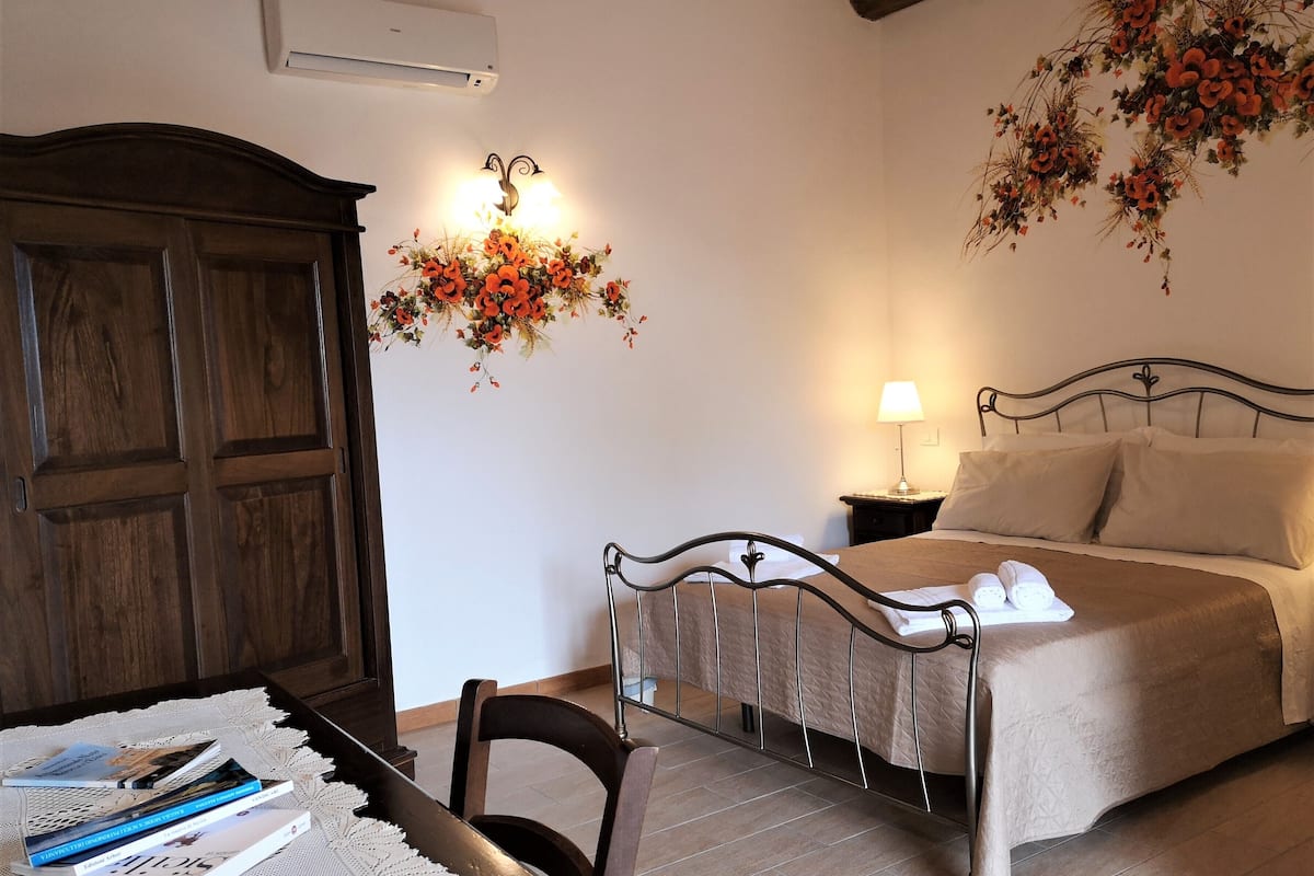 1 bedroom, in-room safe, laptop workspace, blackout curtains