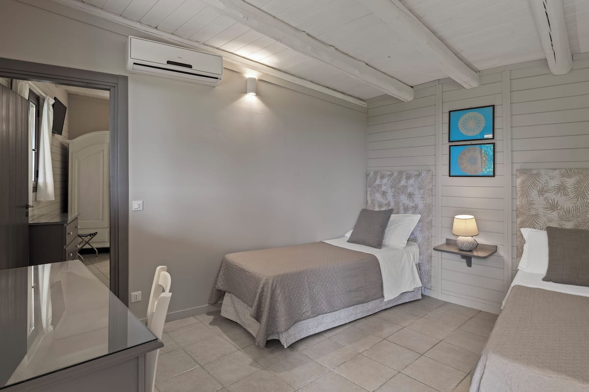 1 bedroom, in-room safe, laptop workspace, blackout curtains