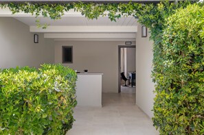 Suite Junior, patio | Coffres-forts dans les chambres