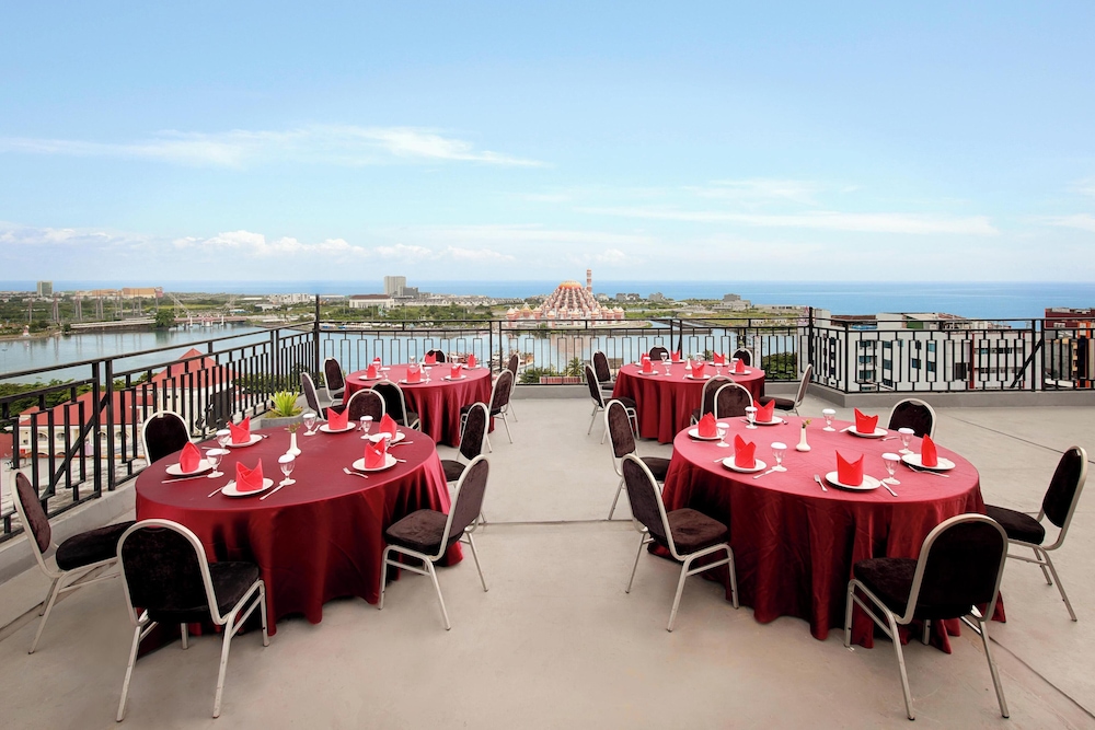 Aston Inn Pantai Losari - Makassar by null