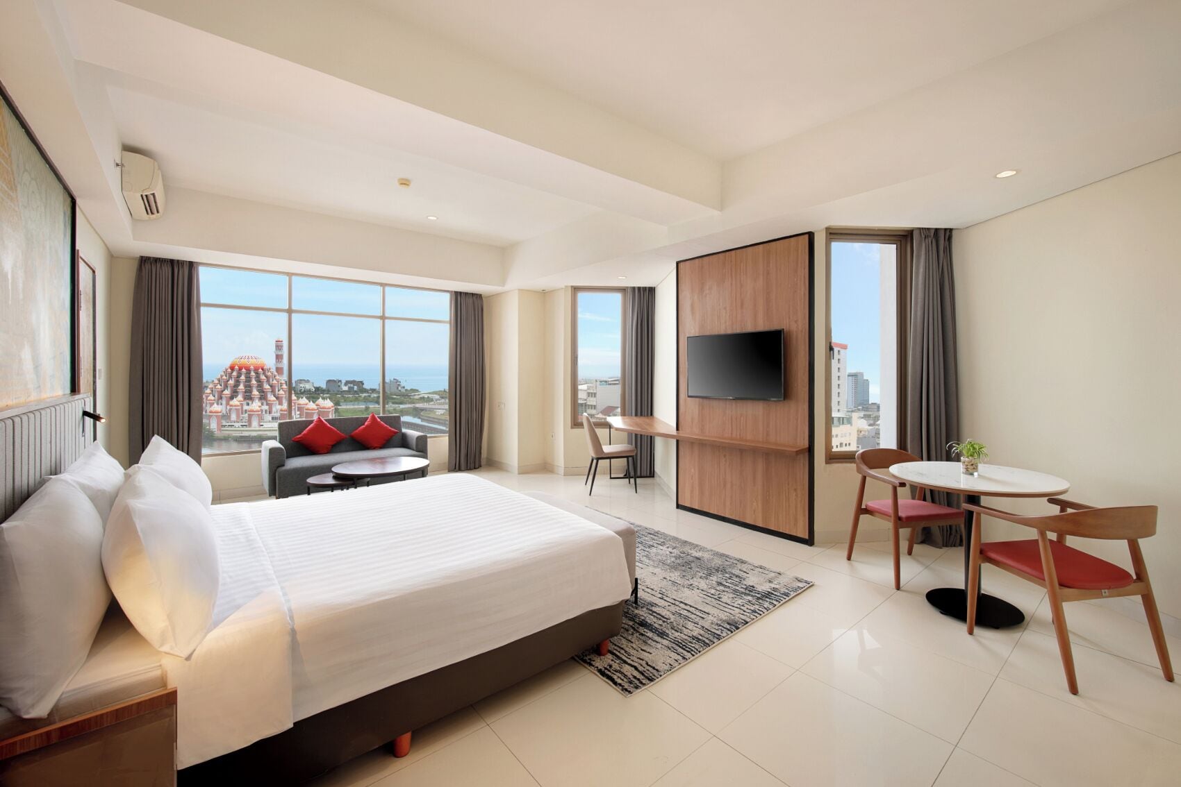 Caja de seguridad en la habitación y escritorio 